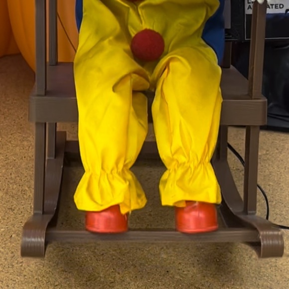 Halloween Scary Talking Rocking Chair Clown Animated Prop - Picture 6 of 7
